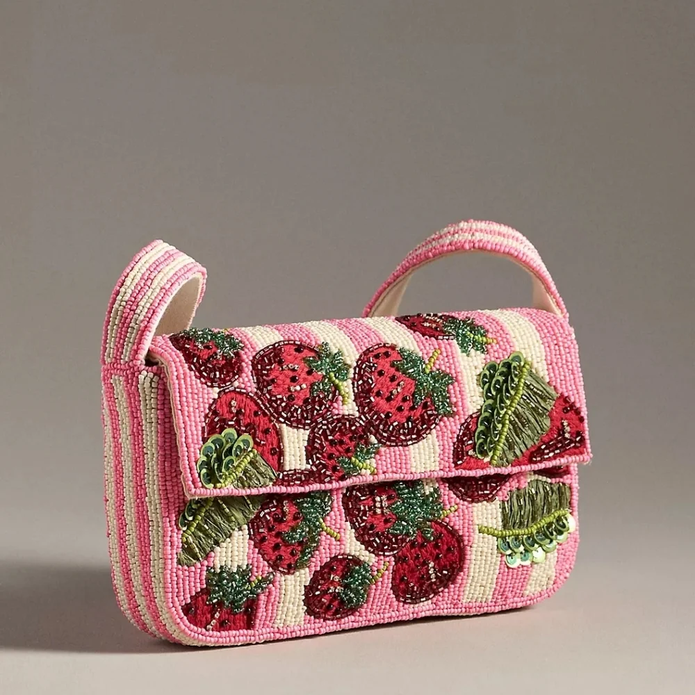 ๐ผ NWT Anthropologie Fiona strawberry beaded purse - Picture 2 of 5